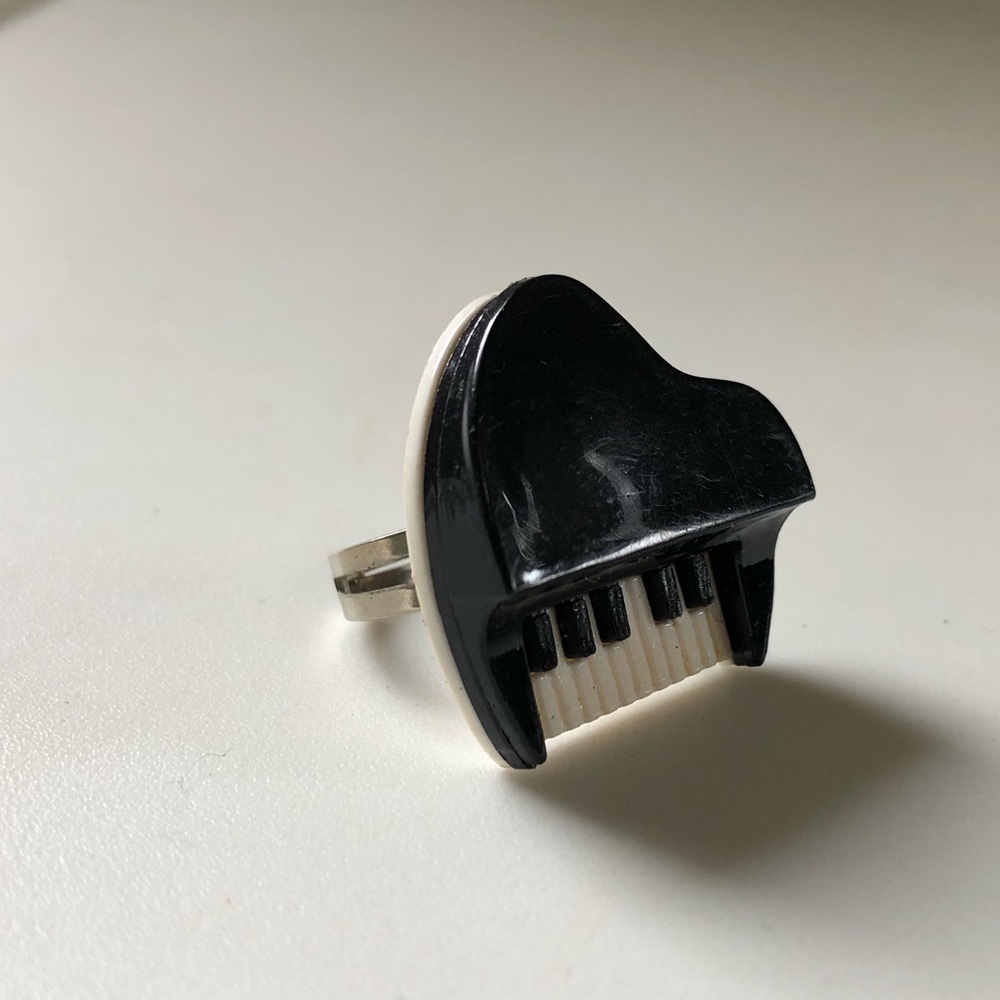 Piano ring adjustable size